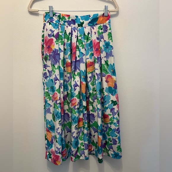 Vintage A-line pleated skirt. Full skirt midi length - Picture 3 of 4